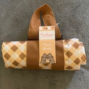 Pusheen Checkered Picnic Blanket with Carrying Strap
